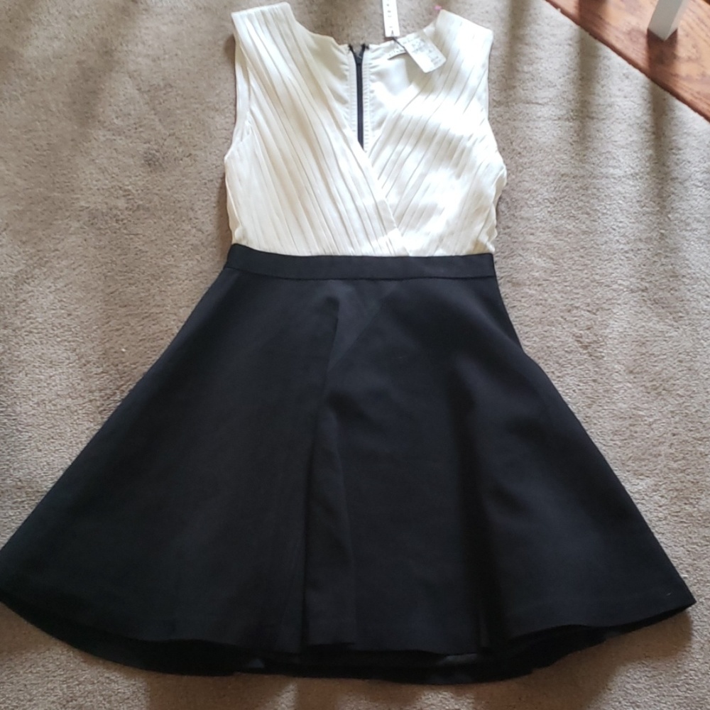 Alice and olivia fit n flare NWT open back dress